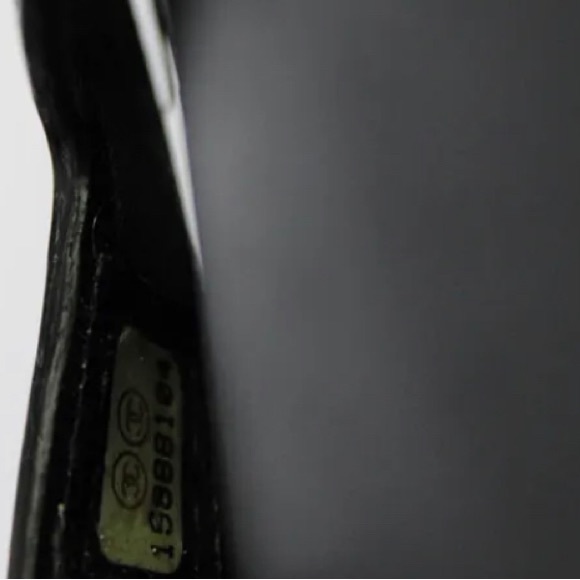 CHANEL 💯% authentic folding tablet case - black caviar leather - Picture 10 of 14